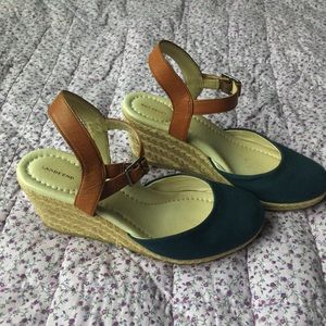Beachy wedges
